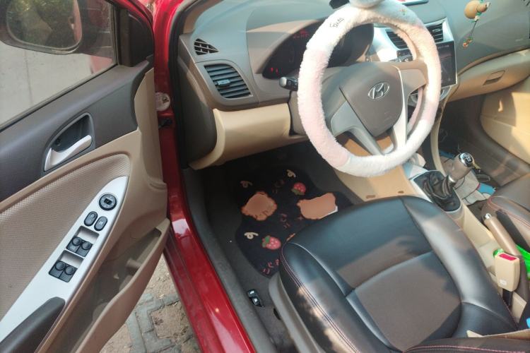 Used Hyundai Verna (older generation) 2010 Sedan 1.4L Manual Comfort GS Driver Seat