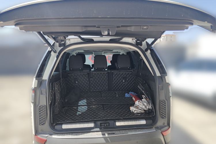 Used Land Rover Discovery 2020 2.0T SE Trunk