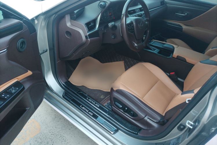 Used Lexus ES 2020 200 Excellence Edition
