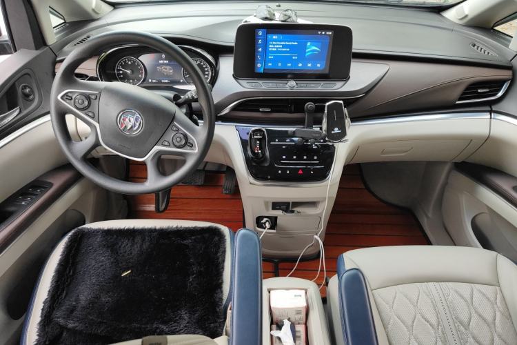 Used Buick GL8 2023 Land Executive Class Comfort Model
