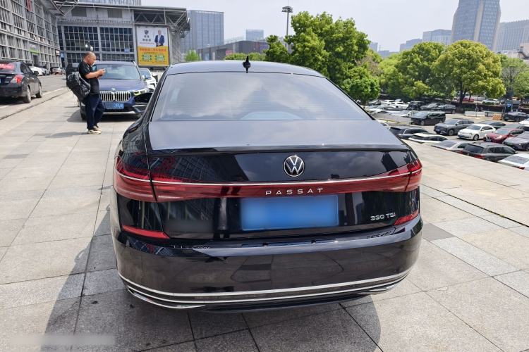 Used Volkswagen Passat 2023 Facelift 330TSI Luxury Edition Exterior 4