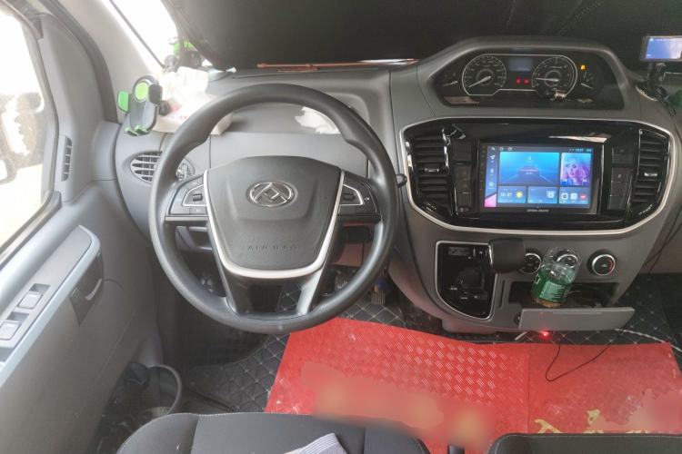 Used SAIC MAXUS Xintu V80 2021 2.0T PLUS AMT Aoyuntong Short-Wheelbase Mid-Roof 5/6-Seater Steering Wheel