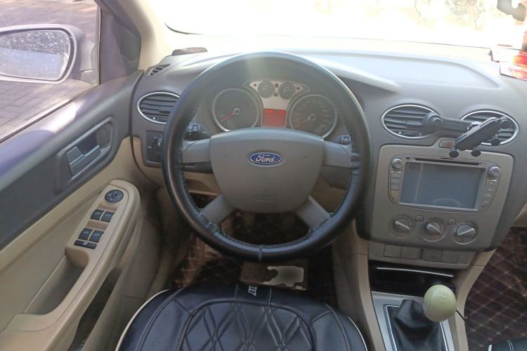 Used Ford Focus 2013 Sedan Classic 1.8L Manual Base Model
