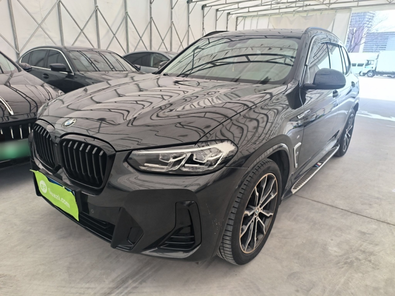 Под передней частью автомобиля