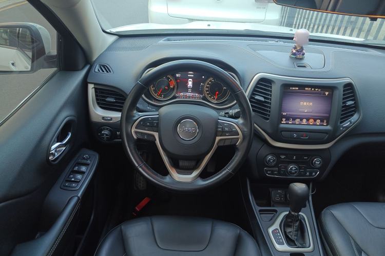 Used Jeep Cherokee 2016 2.0L Superior Edition