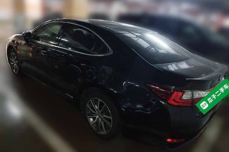 Used Lexus ES 2017 300h Mark Levinson Comfort Edition Rear Left 45 Deg