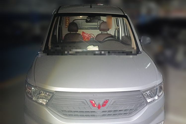 Used Wuling Hongguang V 2022 1.5L Jingqu Edition Enclosed-Window Vehicle with Electric Power Steering LAR