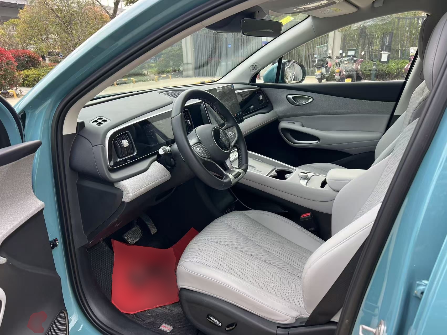 المقاعد الأمامية داخل السيارة