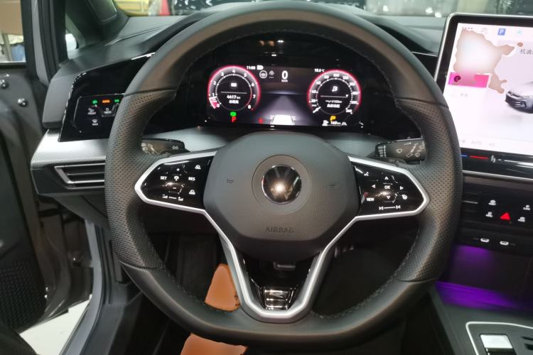 Used Volkswagen Golf 2025 300TSI R-Line
