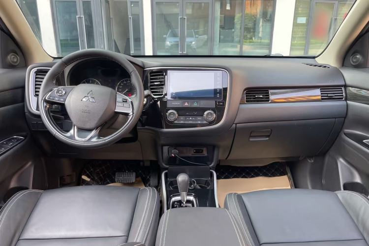 Used Mitsubishi Outlander 2020 2.0L Two-Wheel Drive Enjoyment Version 5 Seats