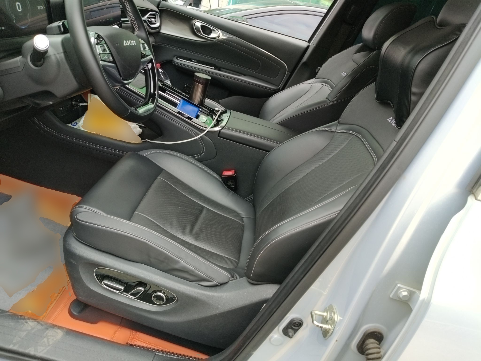 Переднее сиденье в автомобиле