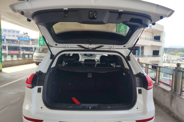 Used Haval H6 2017 Red Label 2.0T Automatic Two-Wheel Drive ZhiShang Model Trunk