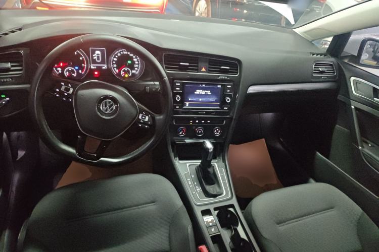 Used Volkswagen Golf 2018 230TSI Automatic Comfort Model Center Console