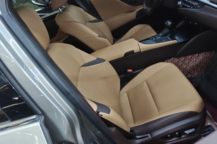 Used Lexus ES 2020 300h Premier Edition Right Front Seat