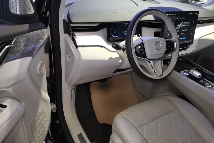 Used Volvo EM90 2025 Ultra Six-Seater