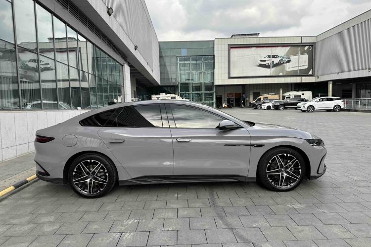 Used BYD Han 2025 EV Intelligent Driving Version 701KM Prestige Model
