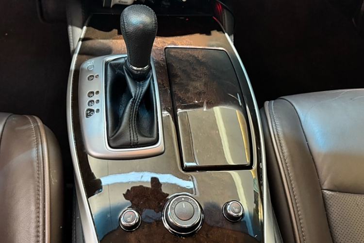Used Infiniti QX60 2014 2.5 S/C Hybrid Two-Wheel Drive Excellence Edition Gear Lever
