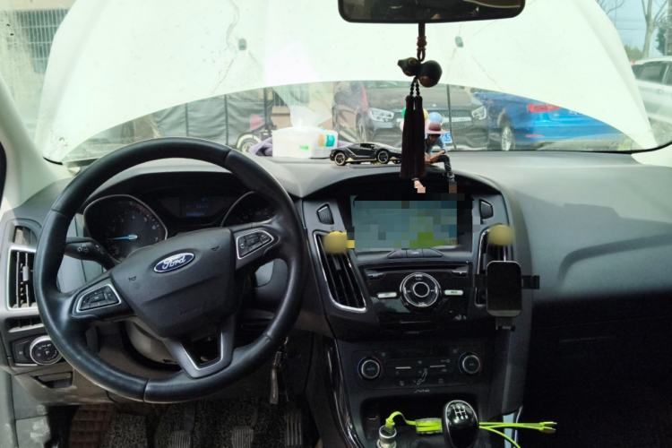 Used Ford Focus 2015 Sedan 1.6L Manual Fashion Edition