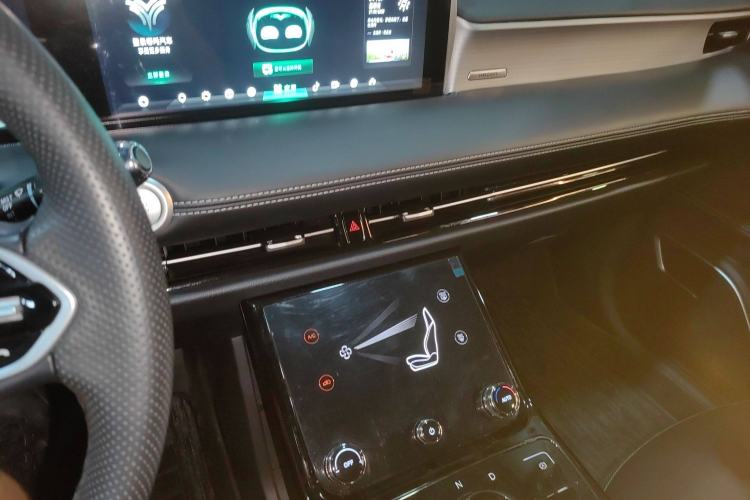 Used NETA U 2023 NETA U-Ⅱ 400 U Show Edition – Lithium Iron Phosphate
