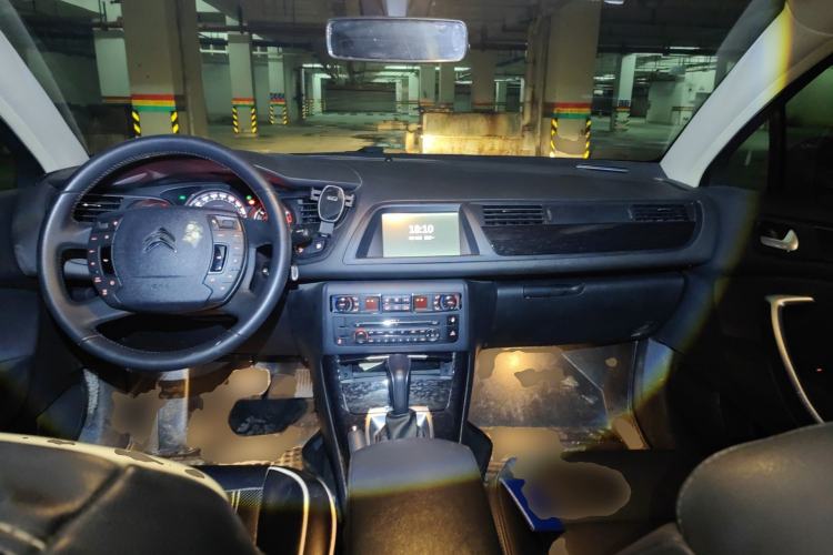 Used Citroen C5 2014 2.0L Automatic Luxury Edition Center Console