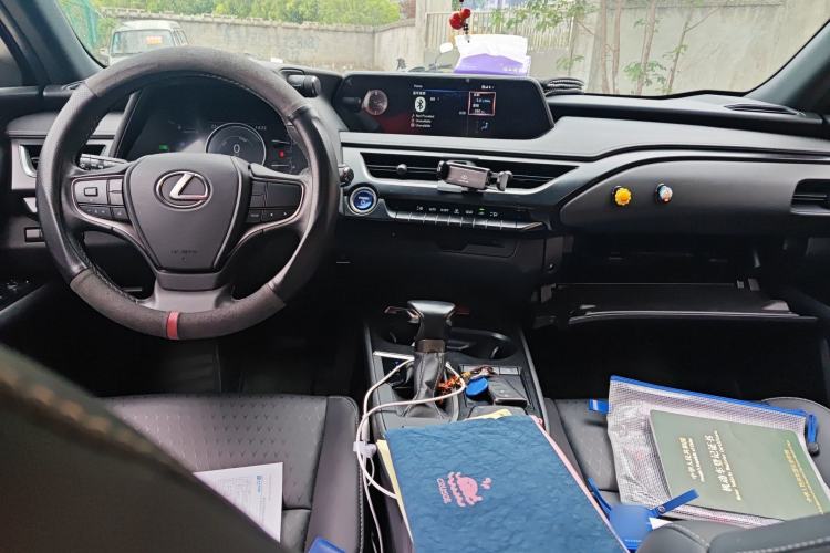 Used Lexus UX 2020 260h Explore-Cool Edition Center Console