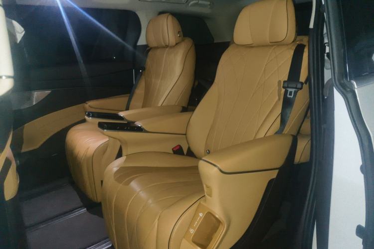 Used Denza D9 2024 DM-i 980 Four-Wheel Drive Prestige Model
