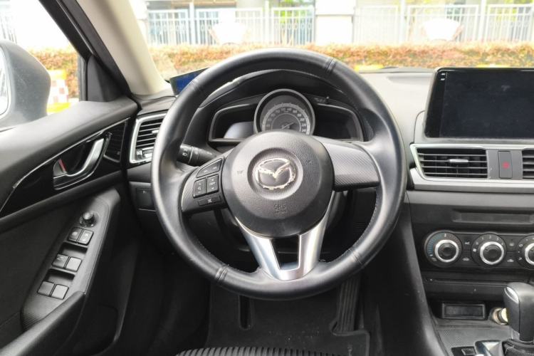 Used Mazda 3 Axela 2014 Sedan 1.5L Automatic Comfort Model