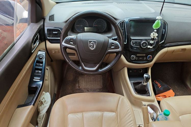 Used Baojun 730 2014 1.5L manual luxury trim 7 seats