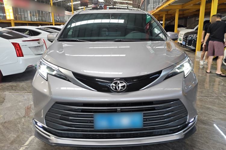 Used Toyota Sienna 2024 2.5L Hybrid Luxury Edition