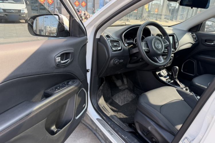 Used Jeep Compass 2017 200T Automatic Prestige Four-Wheel Drive Edition
