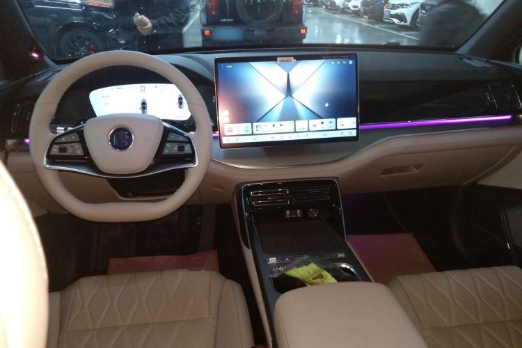 Used BYD Tang New Energy 2025 Model Smart Drive Version DM-i 175KM Deluxe Version Center Console