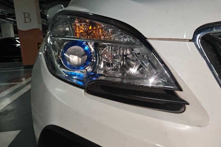 Used Buick Encore 2015 1.4T Automatic Two-Wheel Drive Urban Elite Version Right Front Headlight