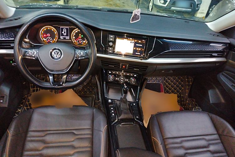 Used Volkswagen Passat 2019 330TSI Elite Edition China VI Center Console