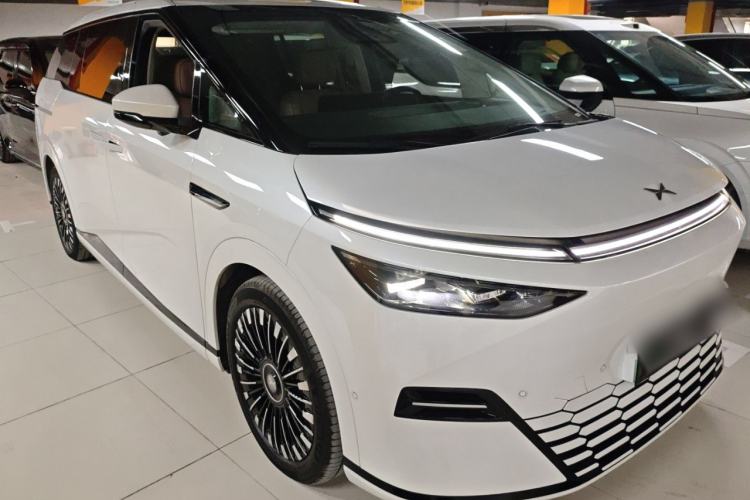 Used XPeng X9 2025 740 Ultra-Long Range Max Front Right 45 Deg