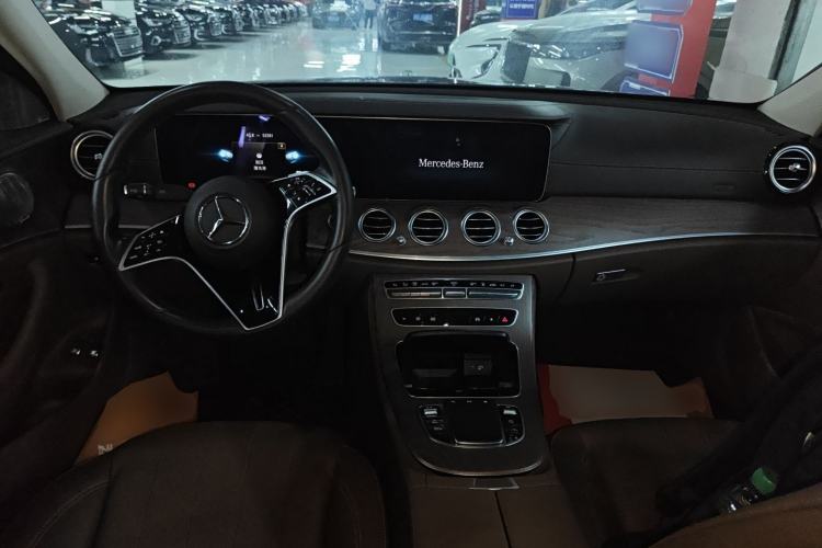 Used Mercedes-Benz E-Class New Energy 2022 Restyled E 350 e L Plug-in Hybrid Sedan Center Console