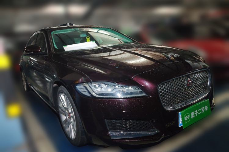 Used Jaguar XFL 2018 XFL 3.0 SC 340 PS Luxury Edition Front Right 45 Deg