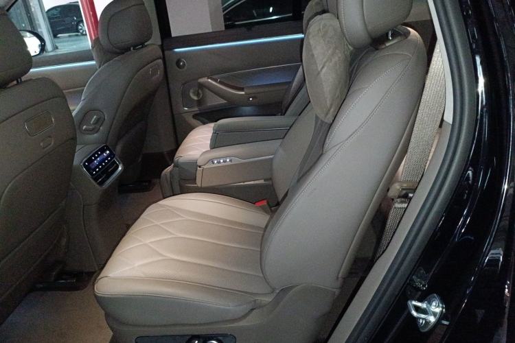 Used Hima AITO M8 2025 Model, Pure Electric Max+ Six-Seat Long-Range Version Left Rear Seat