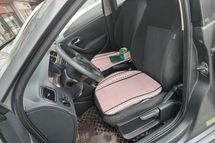 Used Volkswagen Polo 2011 1.4L Manual ZhiShang Edition
