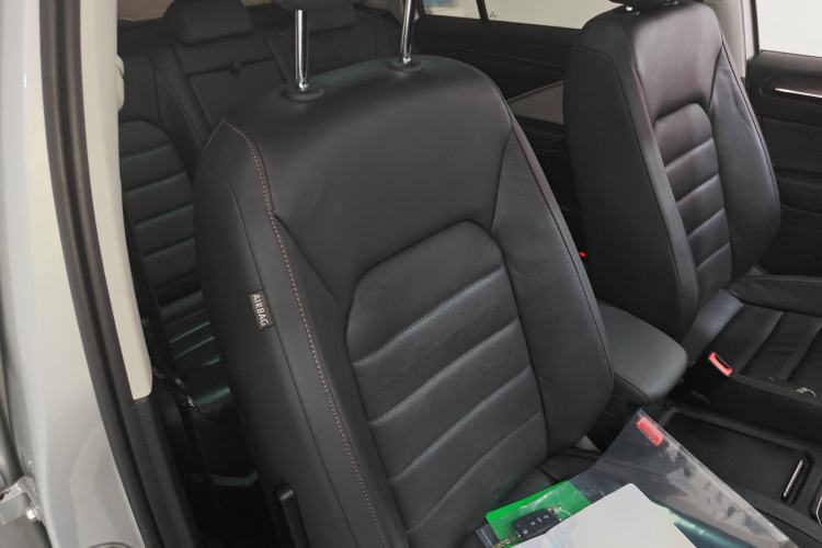 Used Volkswagen Golf Sportsvan 2016 230TSI Automatic Luxury Version Right Front Seat