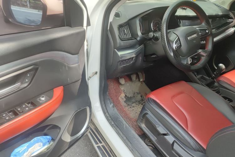 Used Haval H2s 2017 Blue Label 1.5T Manual Comfort Edition Interior 3