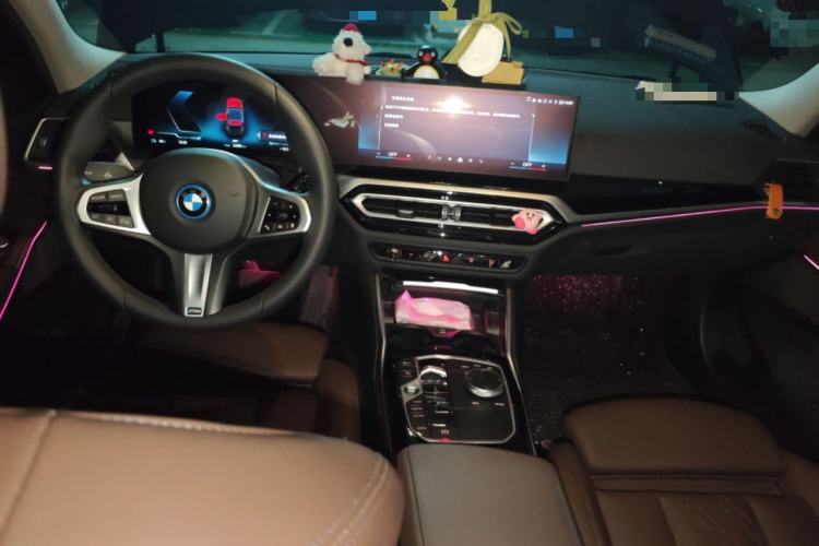 Used BMW i3 2024 eDrive 35 L Center Console