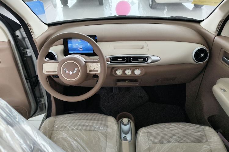 Used Wuling Hongguang MINIEV 2025 Four-Door Version Advanced Edition Center Console