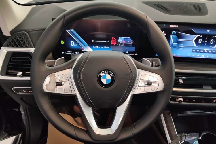 Used BMW X7 2024 xDrive40i Luxury Package – Leading Model Steering Wheel