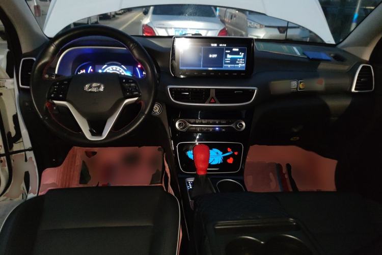 Used Hyundai Tucson 2020 280TGDi Dual-Clutch Two-Wheel Drive Fashion Edition China V Standard Center Console