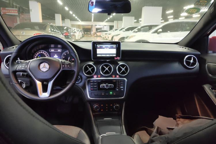 Used Mercedes-Benz A-Class 2013 A 180 Fashion Model Center Console