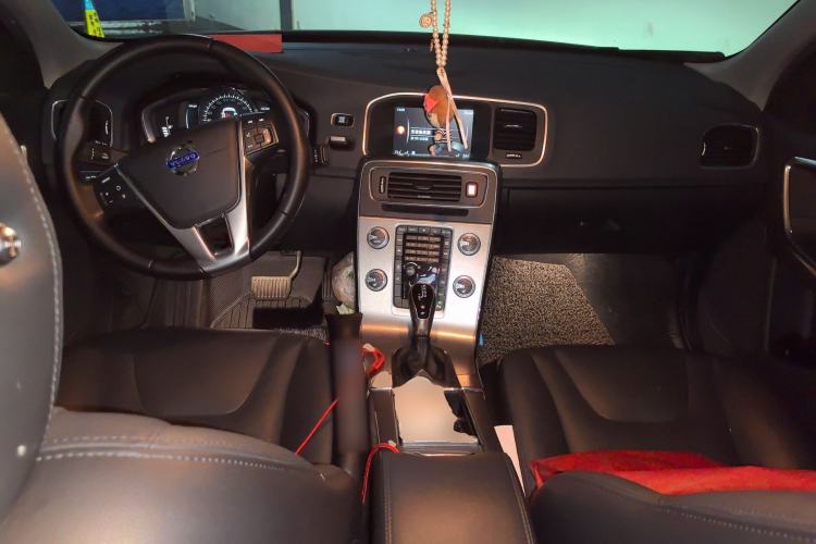 Used Volvo S60 2016 S60L T4 Zhiyuan Edition Center Console