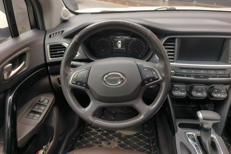 Used GAC Trumpchi GS4 2017 235T Automatic Two-Wheel Drive Luxury Smart Connectivity Version Steering Wheel