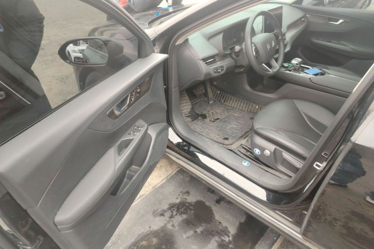 Used Hongqi E-QM5 2022 431 km Charge & Enjoy Edition