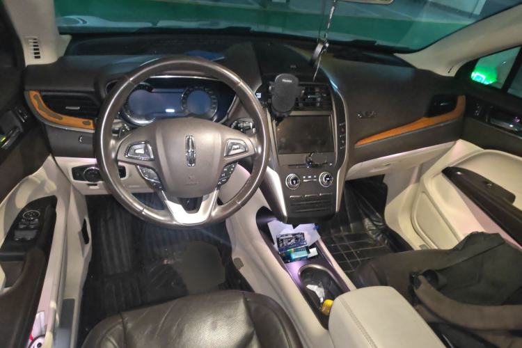 Used Lincoln MKC 2014 2.0T Four-Wheel Drive Luxury Edition Center Console