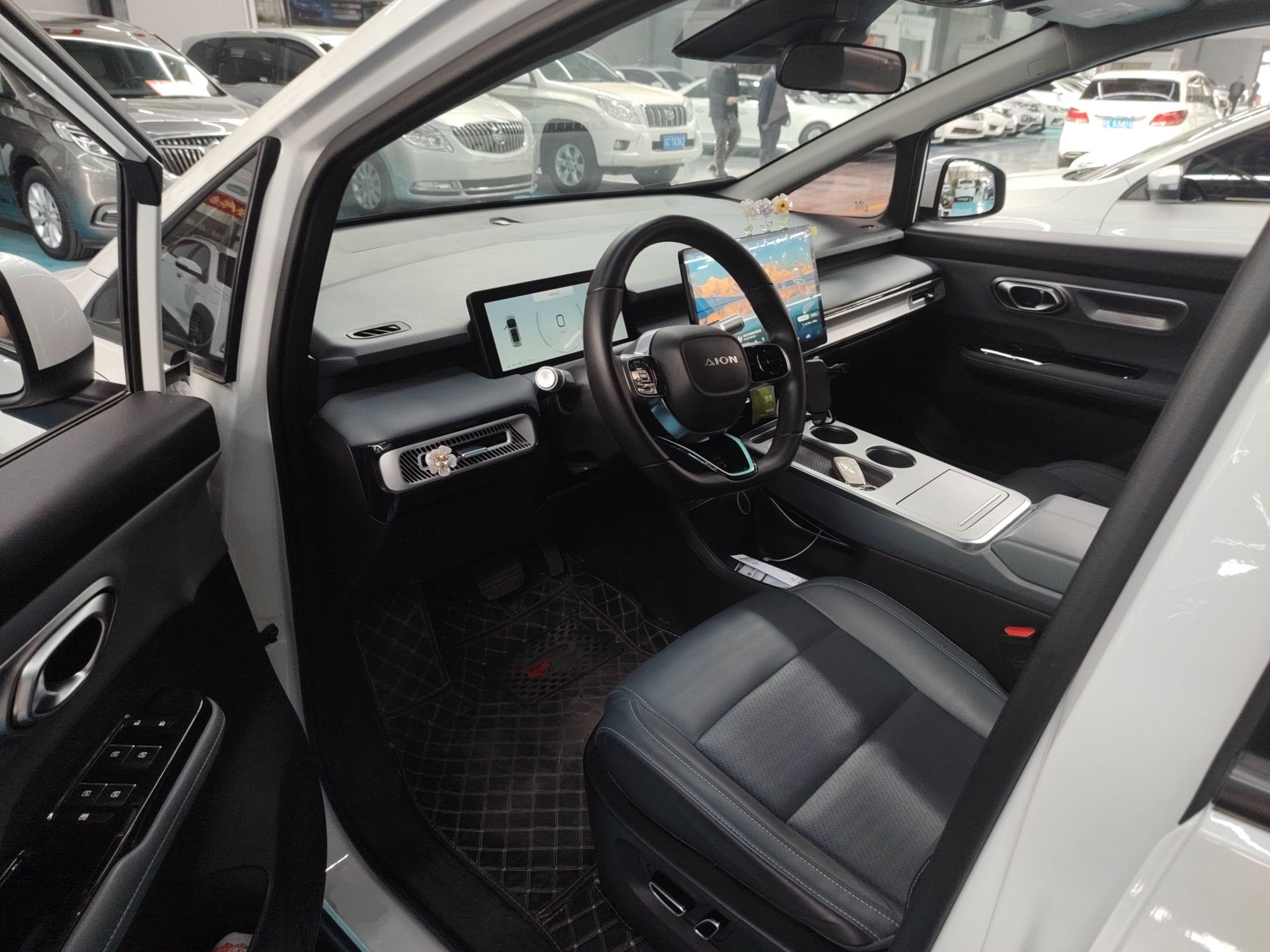 المقاعد الأمامية داخل السيارة